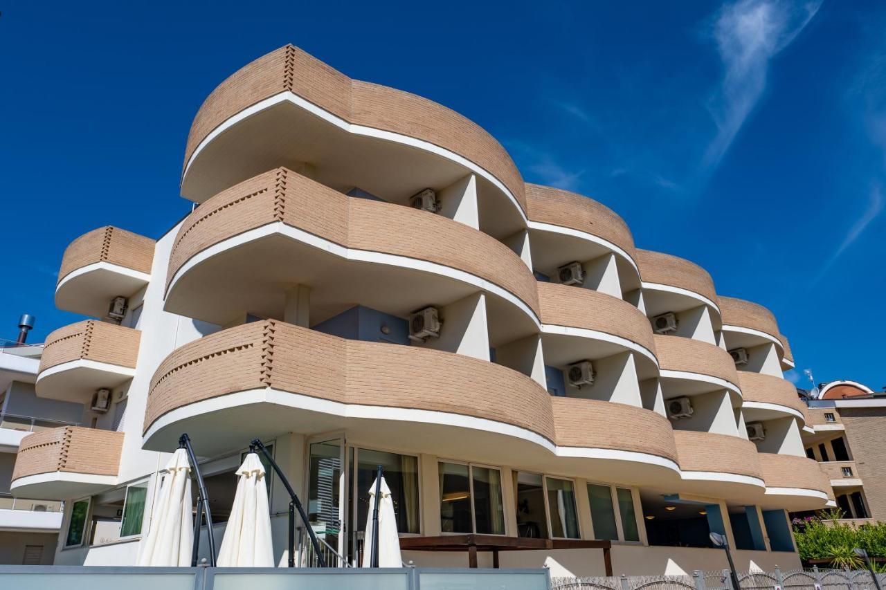 Di Matteo Hotel Roseto Degli Abruzzi Esterno foto