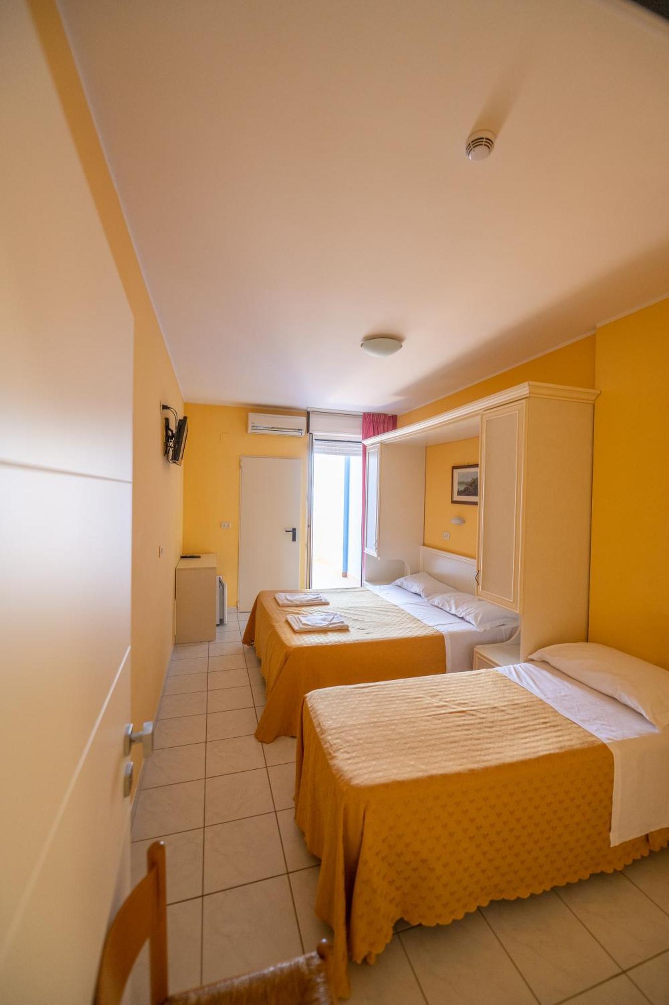 Di Matteo Hotel Roseto Degli Abruzzi Esterno foto