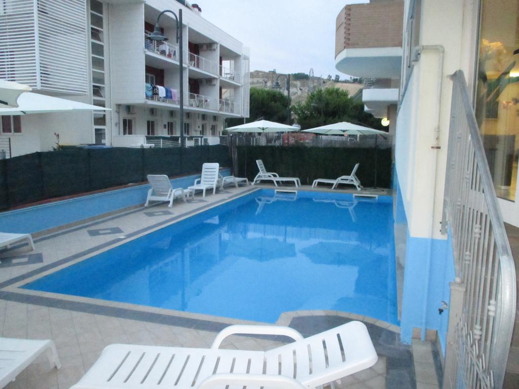 Di Matteo Hotel Roseto Degli Abruzzi Esterno foto
